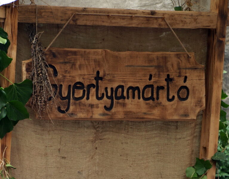 Gyertyamártó tábla